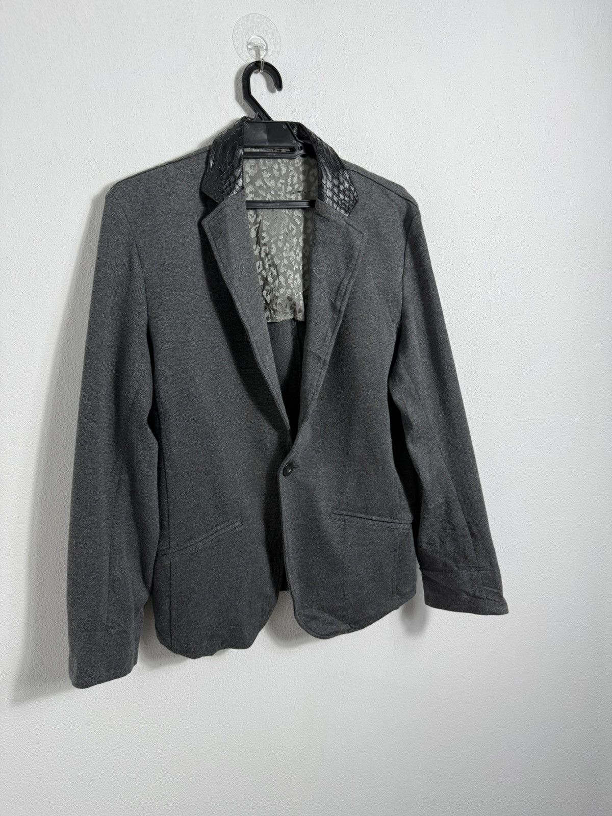 semanticdesign ISAMU KATAYAMA STYLE SINGLE BUTTON JUMPER PYTHON COLLAR Size US L / EU 52-54 / 3 - 2 Thumbnail
