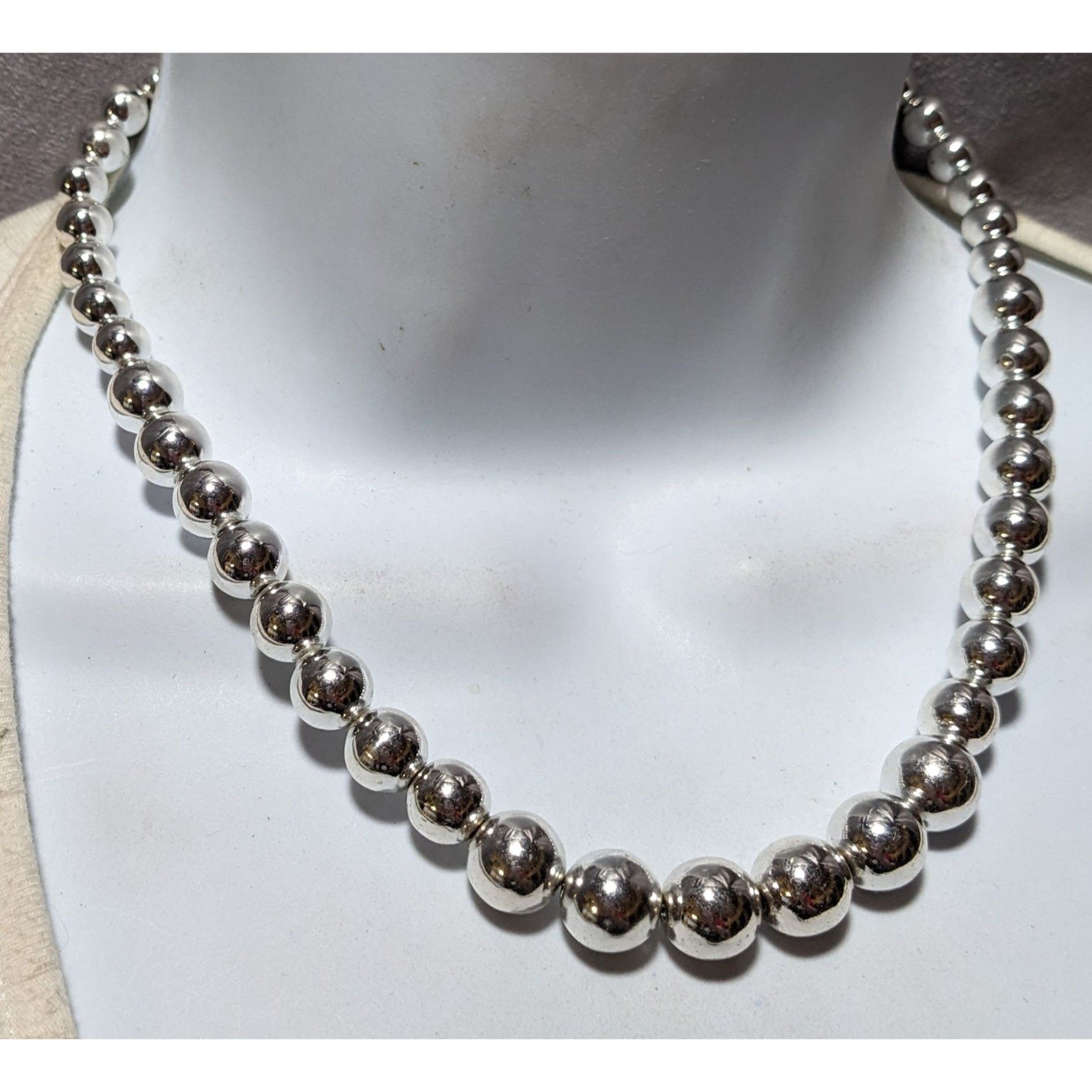Other Metallic Silver Graduated Beaded Necklace Size ONE SIZE - 8 Thumbnail