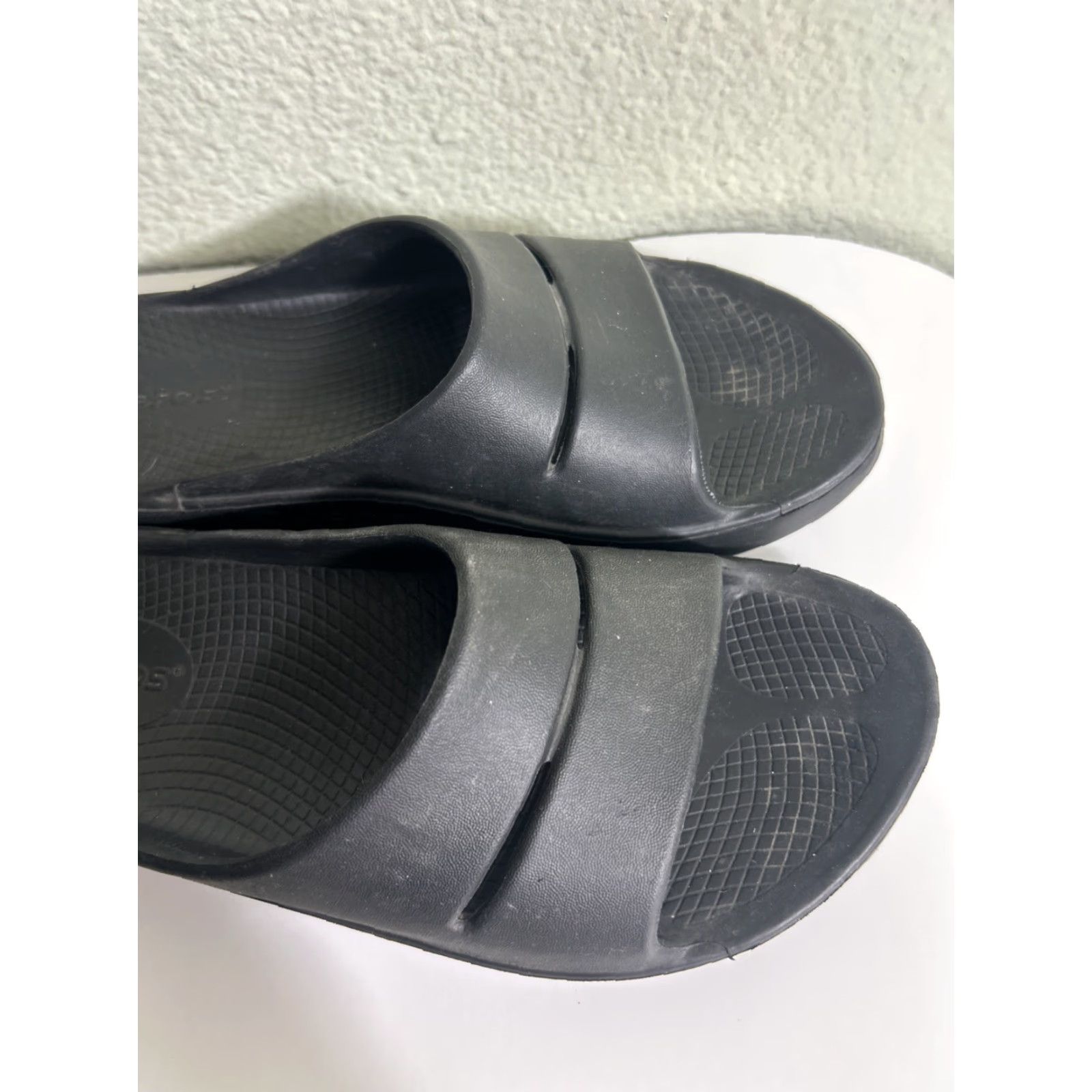 Vintage OOFOS OOahh Sport Flex Recovery Slide Sandals Mens 5 Womens 7 Black Size US 5 / IT 35 - 4 Thumbnail