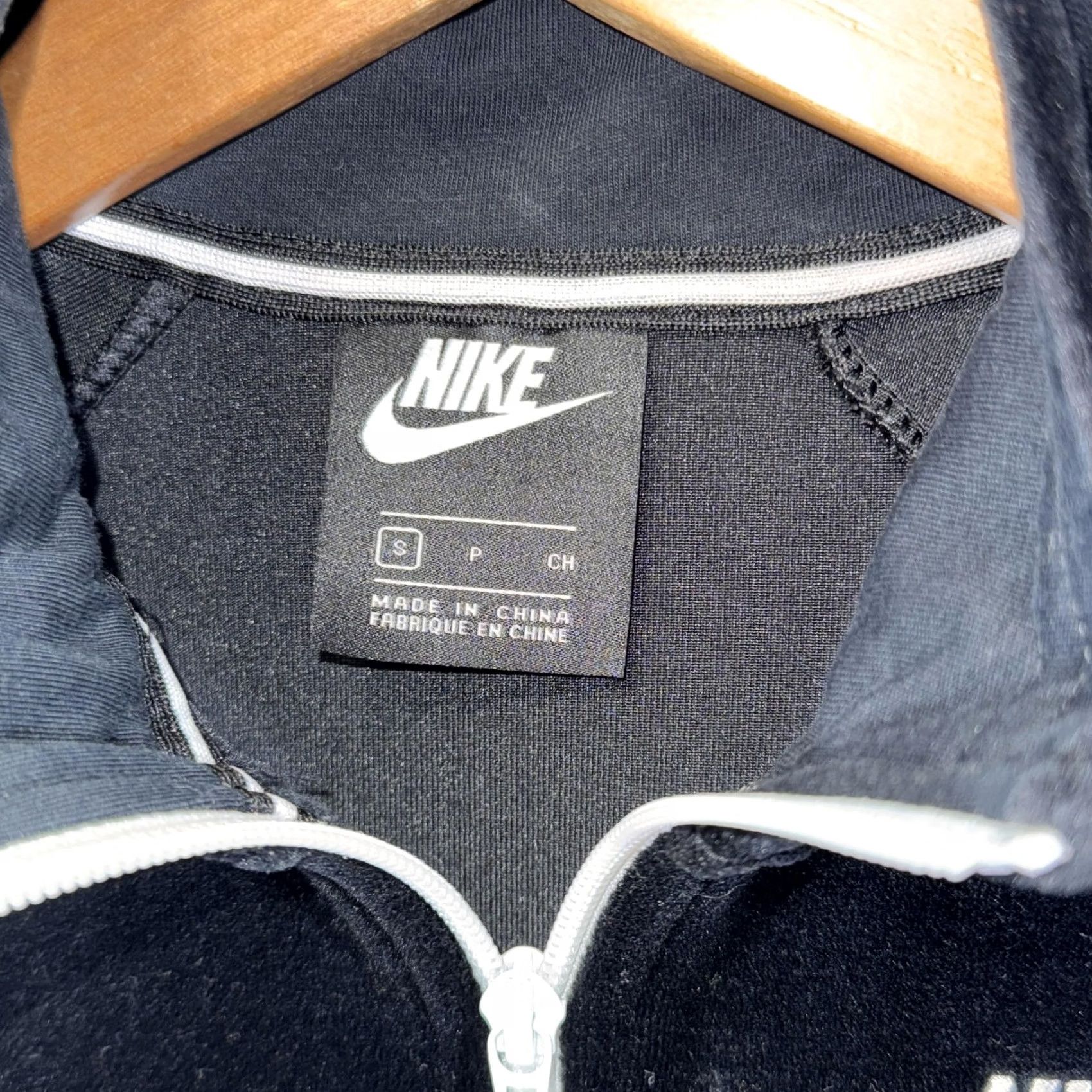 Nike Nike Pullover Womens Small Black Velour Half Zip Swoosh Logo Retro 939491-010 Size S / US 4 / IT 40 - 4 Thumbnail