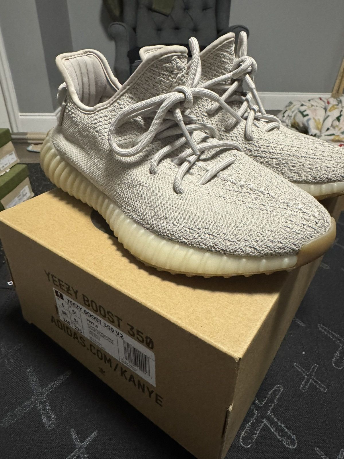 Adidas × Yeezy Adidas Yeezy Boost 350 V2 sesame sz 6Y Size US 6 / EU 39 - 2 Thumbnail