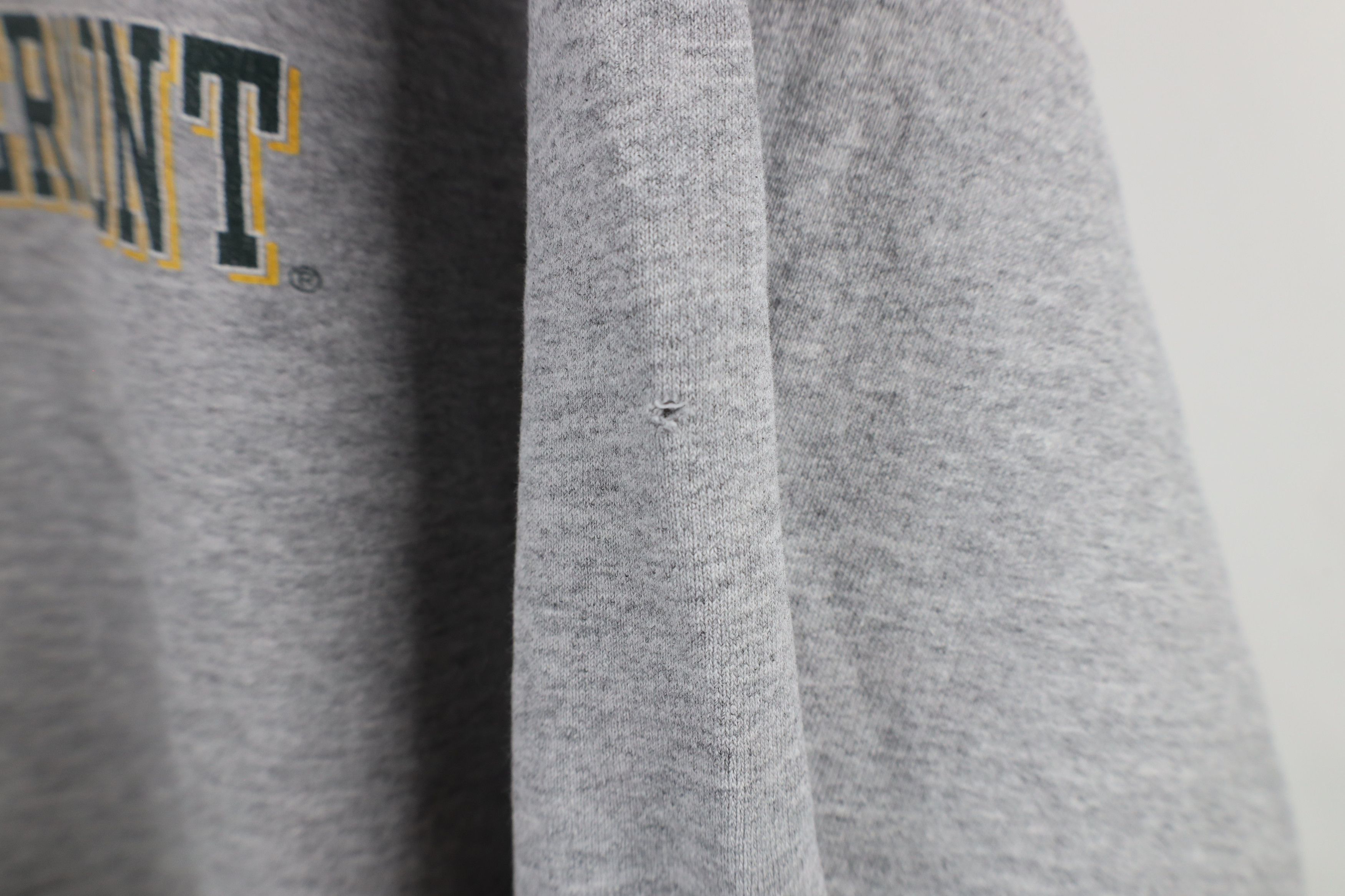 Vintage Vintage 90s Spell Out University of Vermont Sweatshirt Gray Size US XXL / EU 58 / 5 - 7 Thumbnail