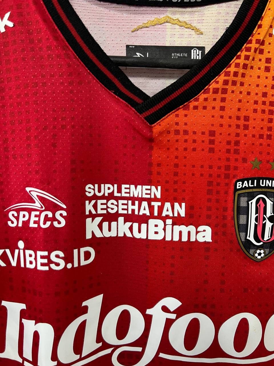 Le Specs Vintage Bali United 2022/2023 Jersey Football Shirt Mailot L Size US L / EU 52-54 / 3 - 6 Thumbnail