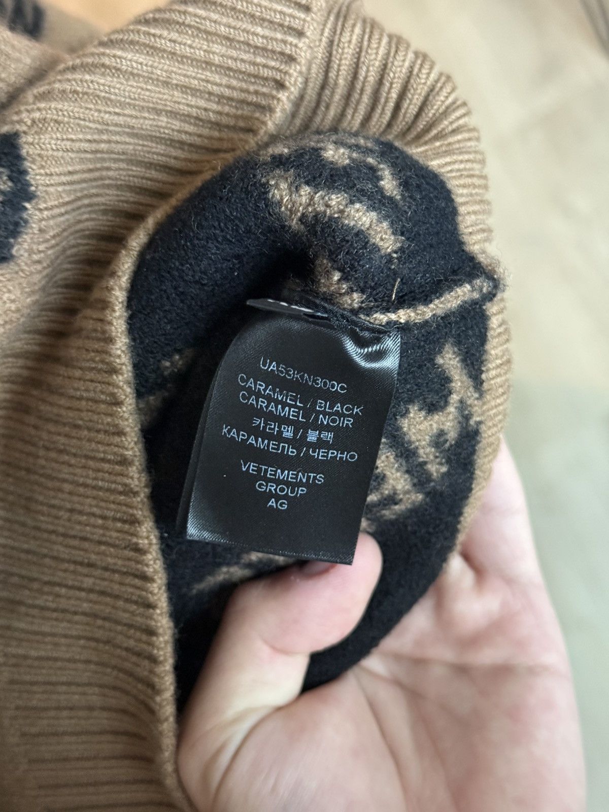 Vetements Vetements All-Over Logo Embroidered Knit Sweater Size US XS / EU 42 / 0 - 6 Thumbnail