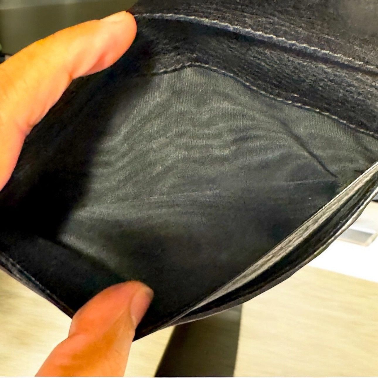 Gucci GUCCI LONG WALLER IN BLACK LEATHER IN MINT EUC AUTHENTIC Size ONE SIZE - 10 Thumbnail