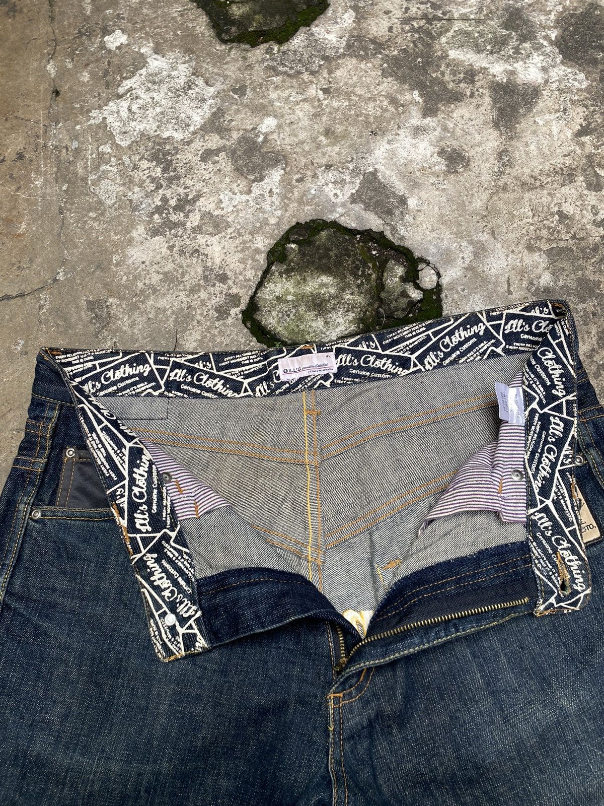 Japanese Brand I’lls Clothing Yellow Embroidered Beyond Script Deep Blue Size US 36 / EU 52 - 6 Thumbnail