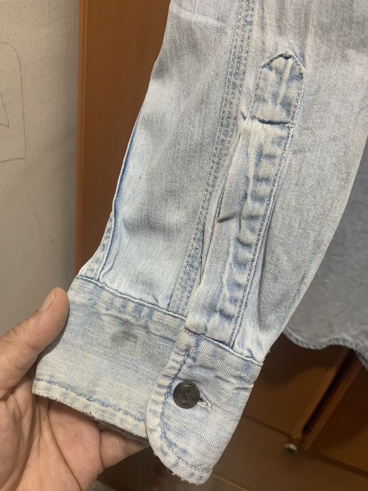 Levi's Vintage Levi’s Denim Sun Faded Shirt Large Size Size US L / EU 52-54 / 3 - 13 Thumbnail