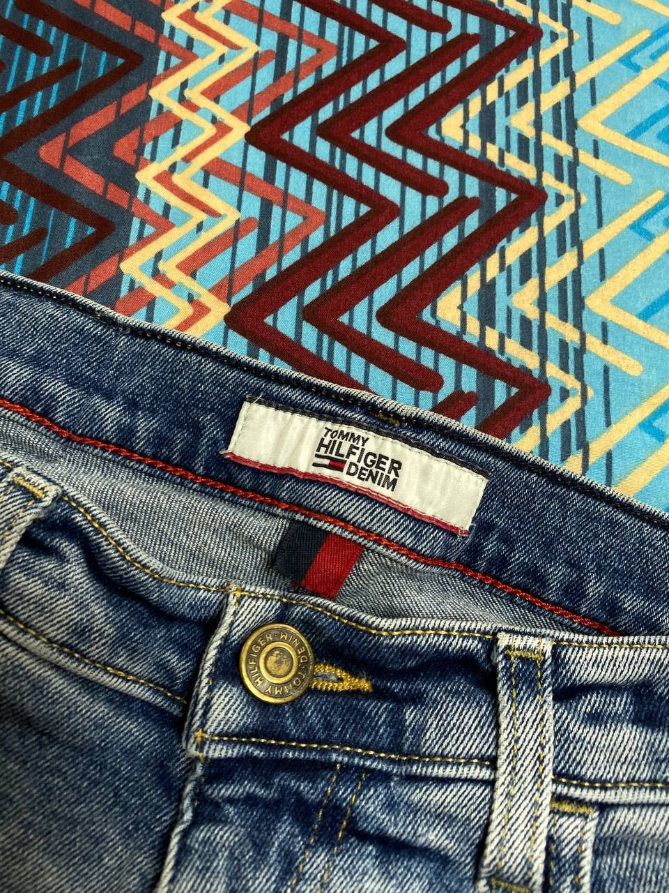 Tommy Hilfiger × Vintage Vintage 90s Tommy Hilfiger distressed relaxed fit jeans Size 30" / US 8 / IT 44 - 2 Thumbnail