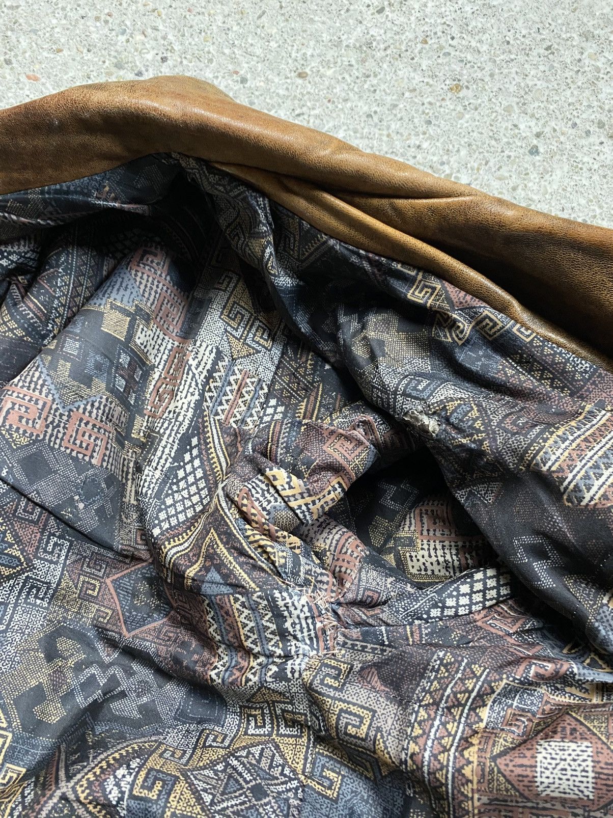Vintage Vintage leather jacket bomber chevignon 90s USA distressed Size US XL / EU 56 / 4 - 18 Thumbnail