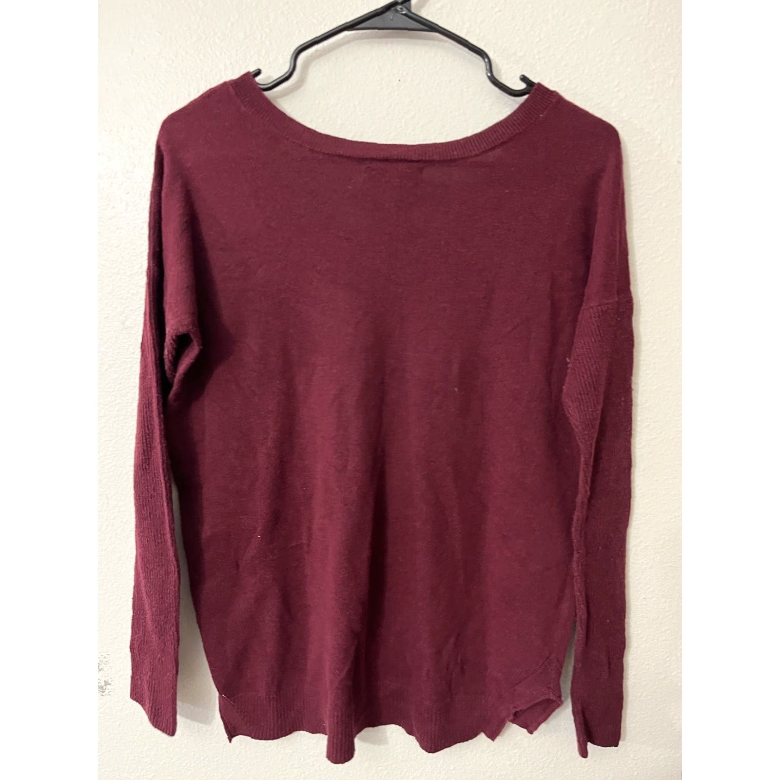 American Eagle Outfitters VINTAGE AMERICAN EAGLE Sweater Women XS Burgundy Pullover Knit V Neck Red Size XS / US 0-2 / IT 36-38 - 3 Thumbnail