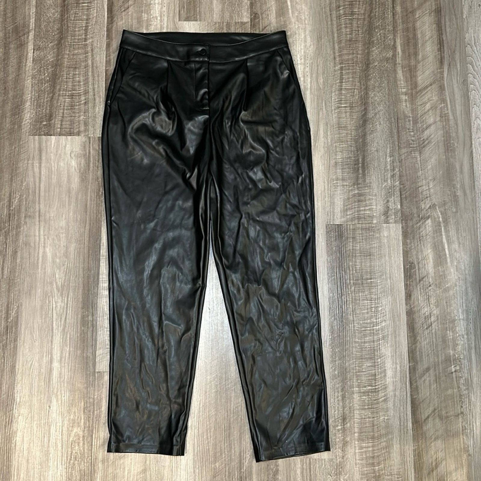 Ellen Tracy Ellen Tracy Pleated Faux Leather Pant - Medium Size 30" / US 8 / IT 44 - 1 Thumbnail