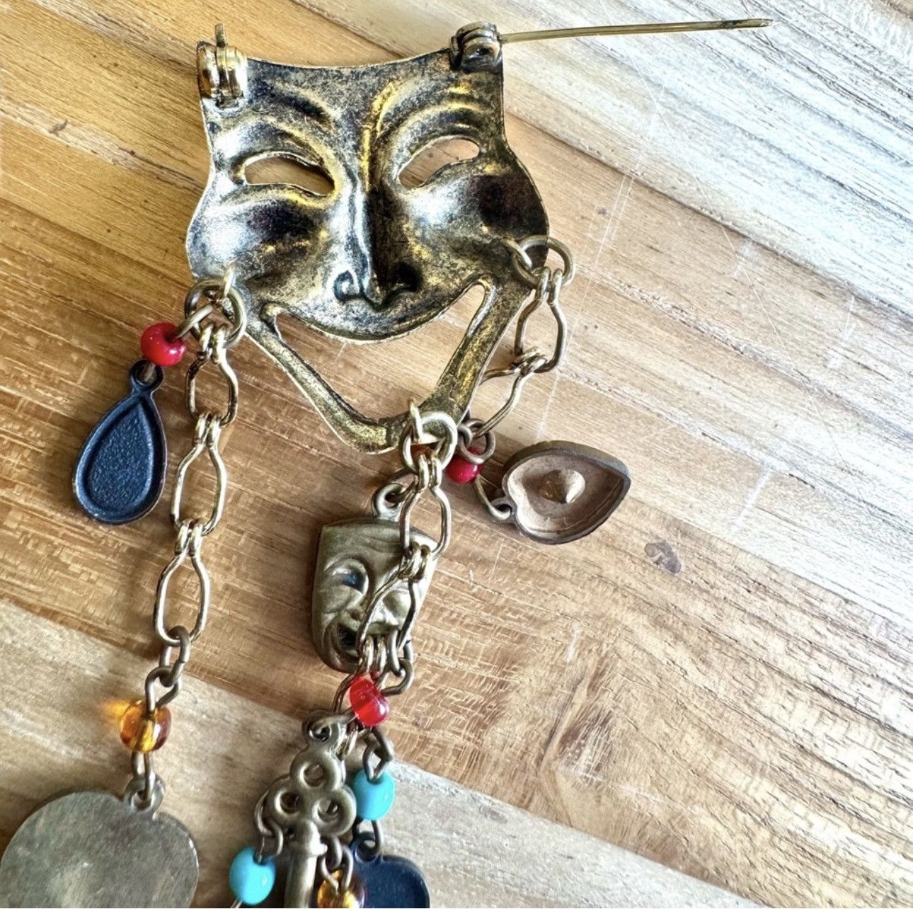 Other Rare Vintage Gold Tone Theater Mask Dangle Brooch Pin Size ONE SIZE - 9 Thumbnail