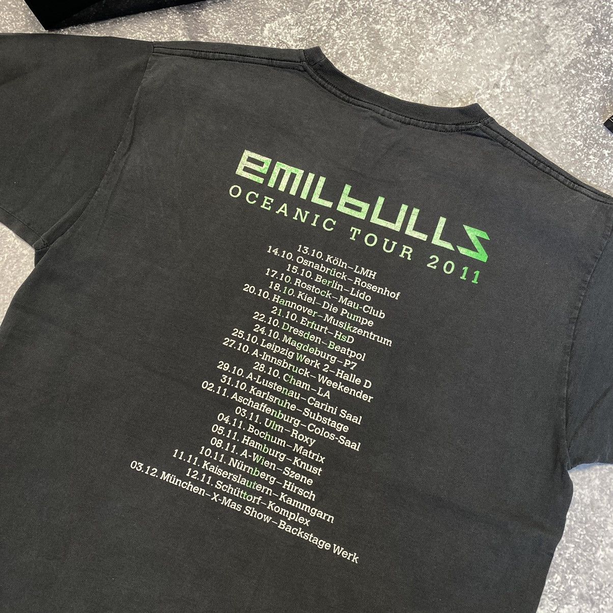 Band Tees Vintage Emilbulls Ocean Tour Big graphic logo rock tee Size US L / EU 52-54 / 3 - 8 Thumbnail