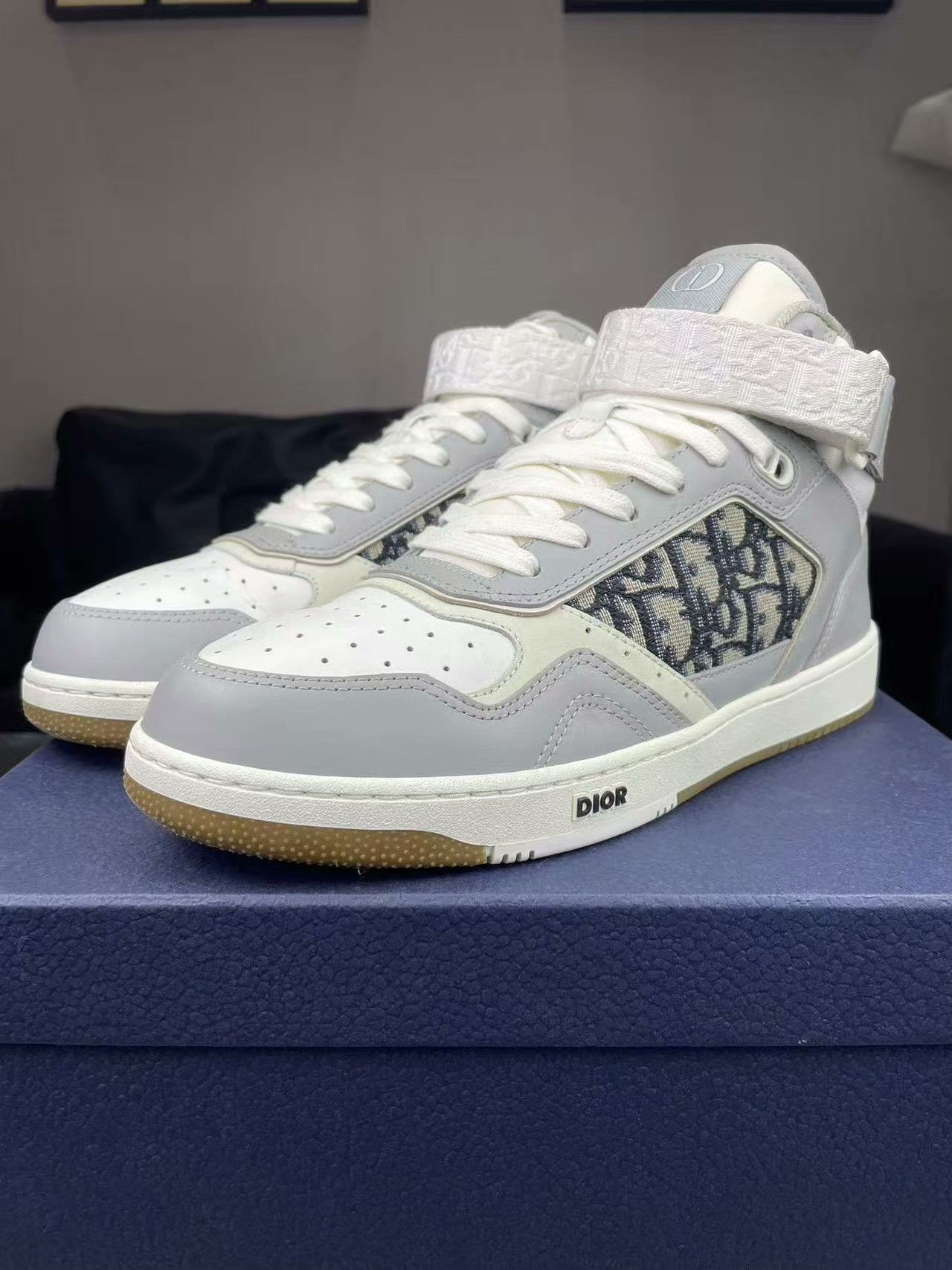 Dior Dior White Hitop Sneakers 27 Men Size US 10 / EU 43 - 1 Thumbnail
