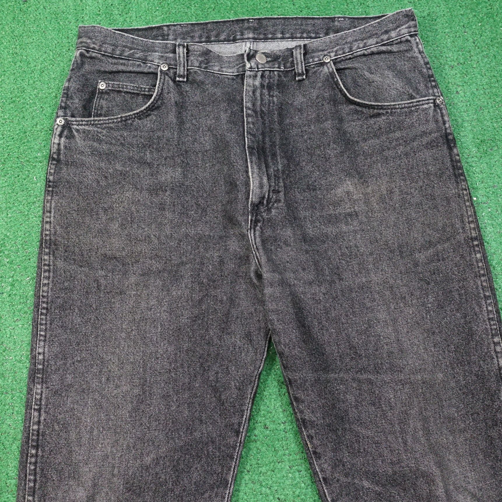 Wrangler VINTAGE WRANGLER CHARCOAL WASH DENIM JEANS MENS 38X34 USA MADE Size US 38 / EU 54 - 2 Thumbnail