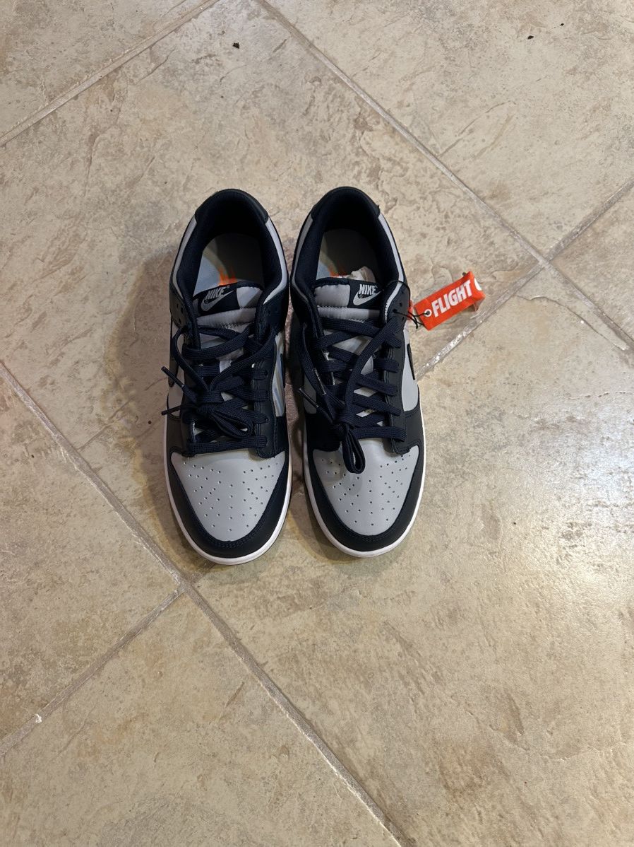 Nike nike dunk georgetown BRAND new DS sz 10.5 Size US 10.5 / EU 43-44 - 1 Thumbnail
