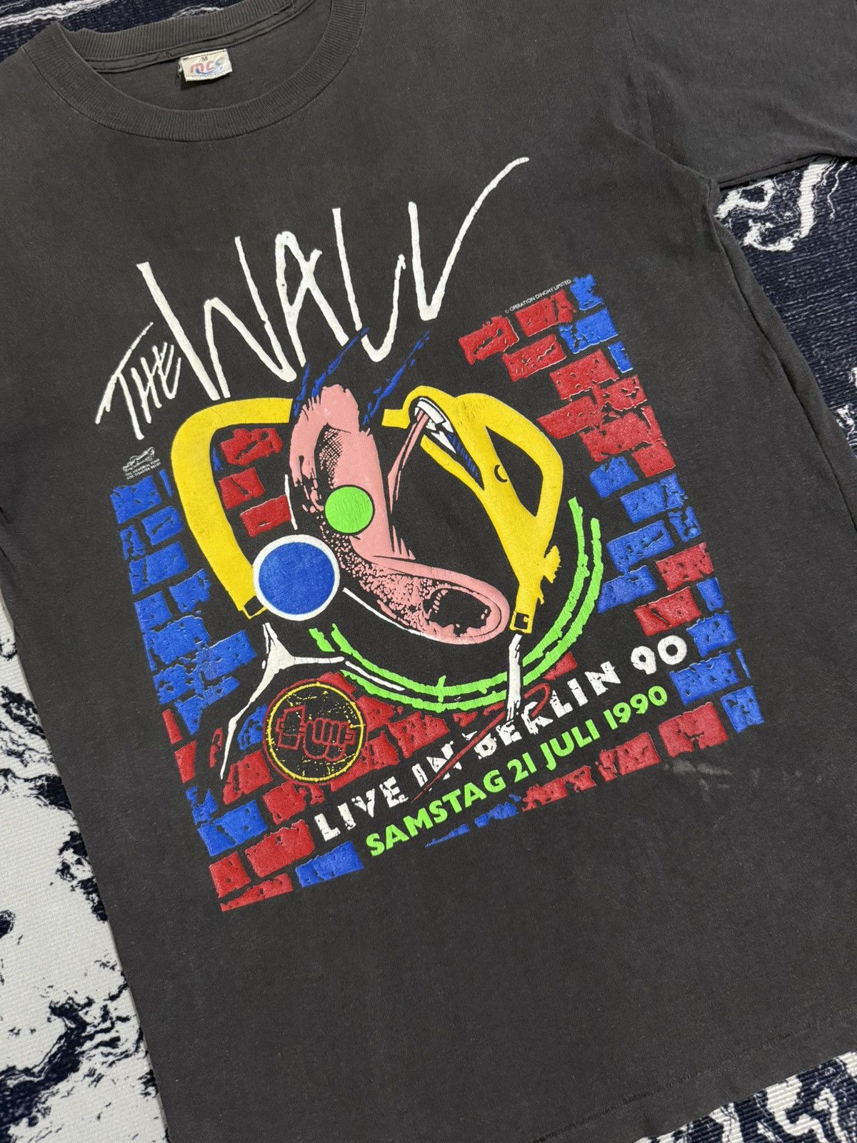 Band Tees Vintage pink floyd the wall live in berlin 90 concert tshirt Size US M / EU 48-50 / 2 - 10 Thumbnail