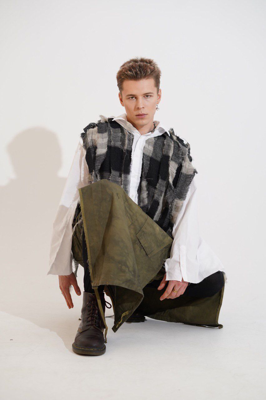 Handmade avant-garde shirt Size US L / EU 52-54 / 3 - 6 Thumbnail