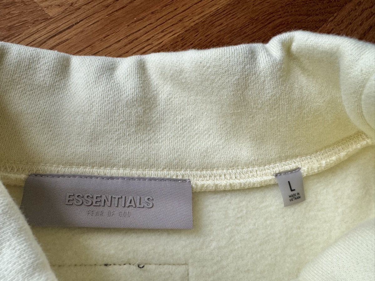 Essentials Large Mockneck Egg Shell Canary Sweatshirt Crewneck Pullover Size US L / EU 52-54 / 3 - 4 Thumbnail