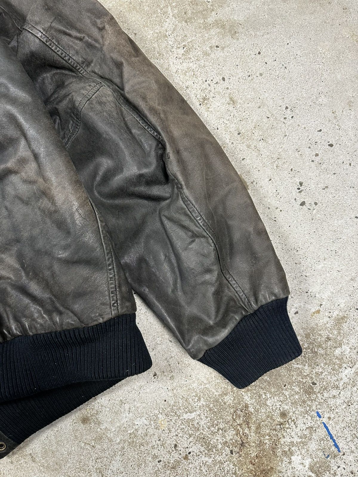 Other Vintage 90s Black Distressed Leather Bomber Jacket Army Size US XL / EU 56 / 4 - 17 Thumbnail