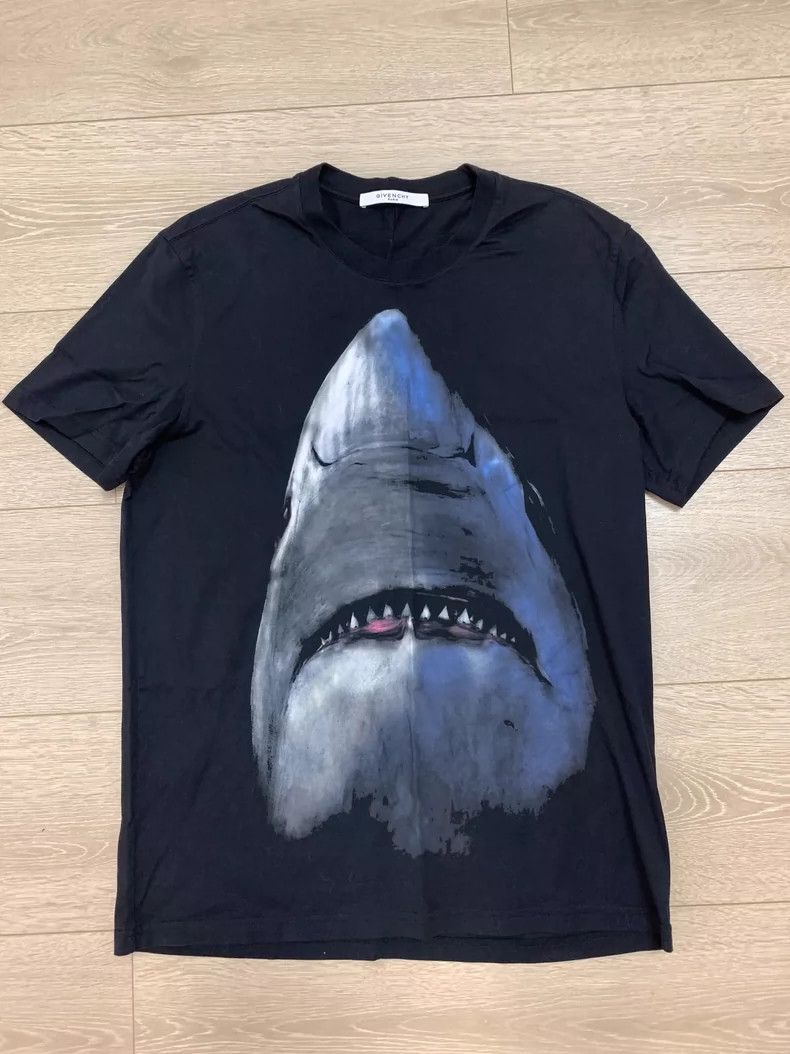 Givenchy Givenchy Shark Short Sleeve T-Shirt 2505-Nextarrow Size US L / EU 52-54 / 3 - 1 Thumbnail