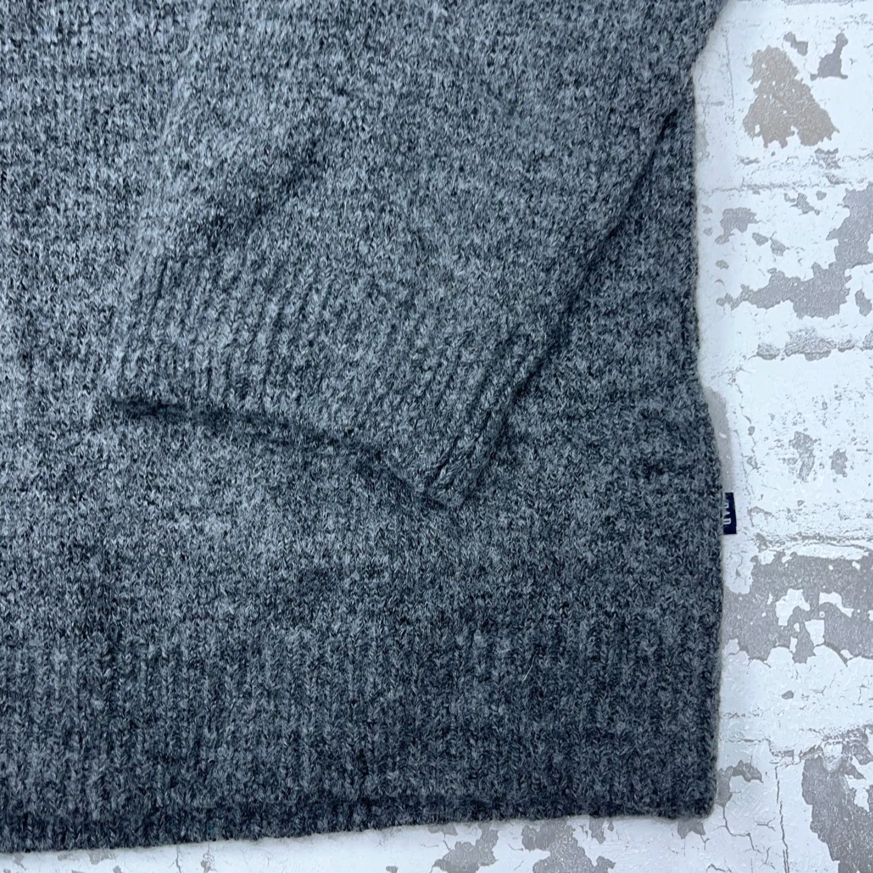 Gap Gap Men Sweater XXL Gray Crew Neck Pullover Knit Acrylic Polyester All Seasons Casual Modern Preppy Sports 2XL Mens Size US XXL / EU 58 / 5 - 6 Thumbnail