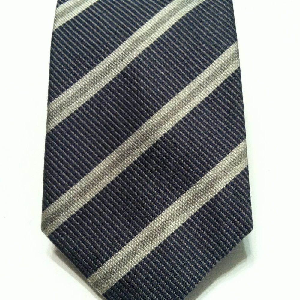 Neiman Marcus NEIMAN MARCUS MENS NEW GRAY SILK TIE WIDTH: 3 3/8" Size ONE SIZE - 2 Thumbnail