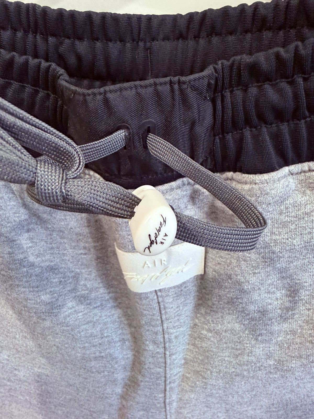 Fear of God × Nike Fear of God x Nike Reversible Shorts Grey/Summit White Size US 32 / EU 48 - 3 Thumbnail