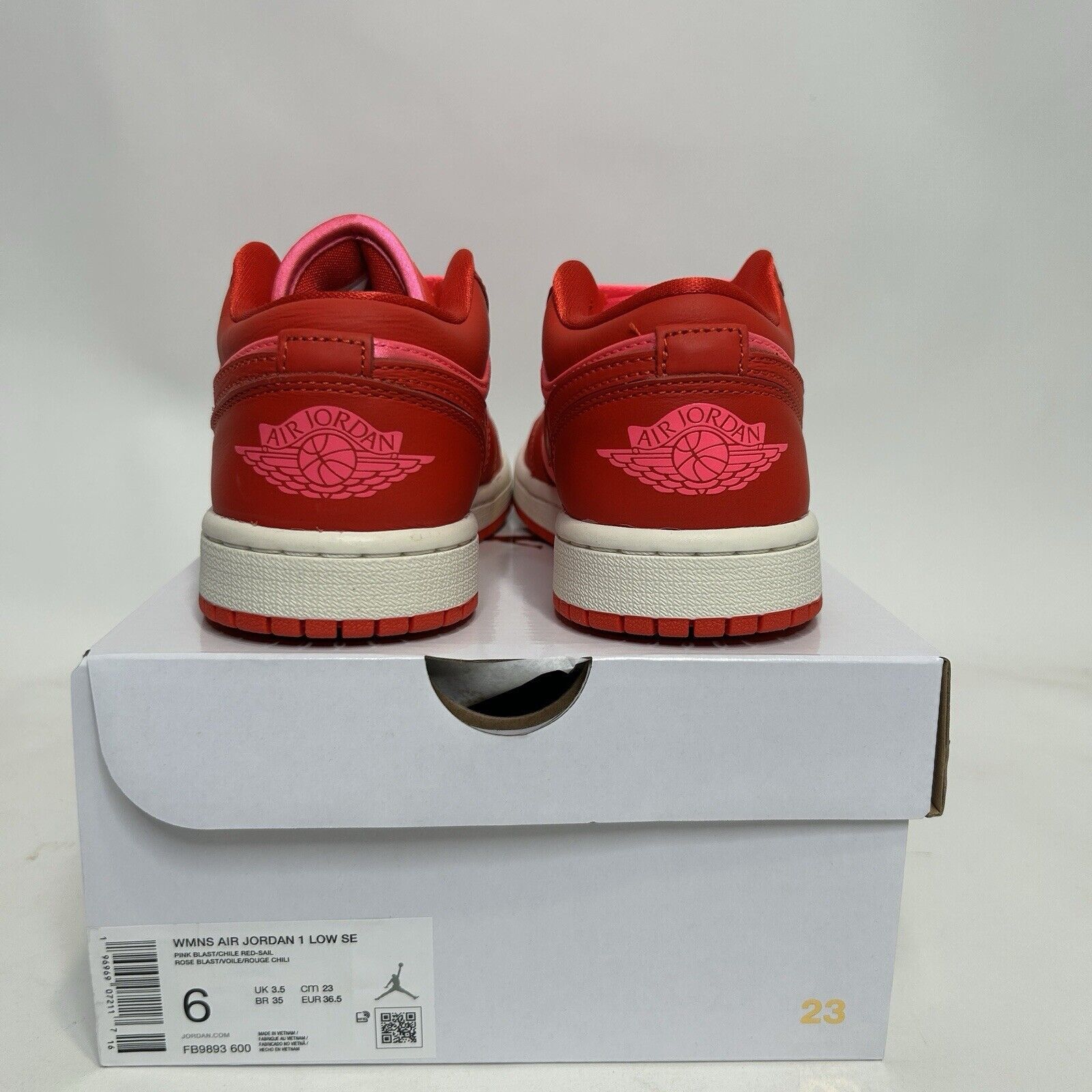 Nike Nike Air Jordan 1 Low SE “Pink Blast/Valentine’s Day” 2024 Size US 6 / IT 36 - 4 Thumbnail