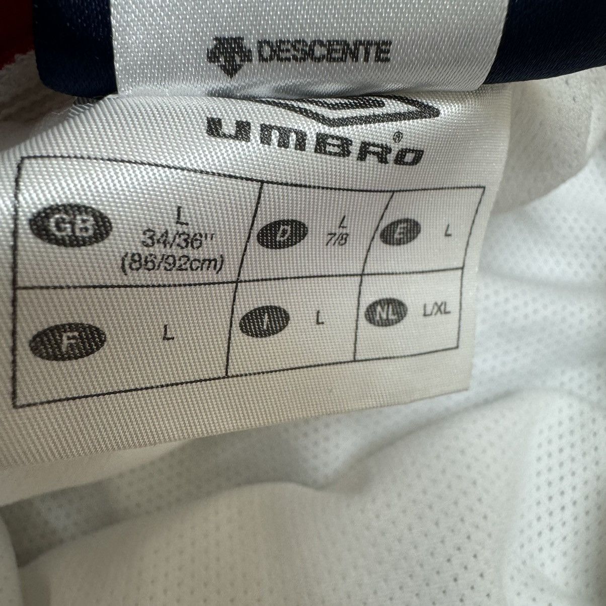 Umbro England 02/04 away set #7 Size US L / EU 52-54 / 3 - 11 Thumbnail