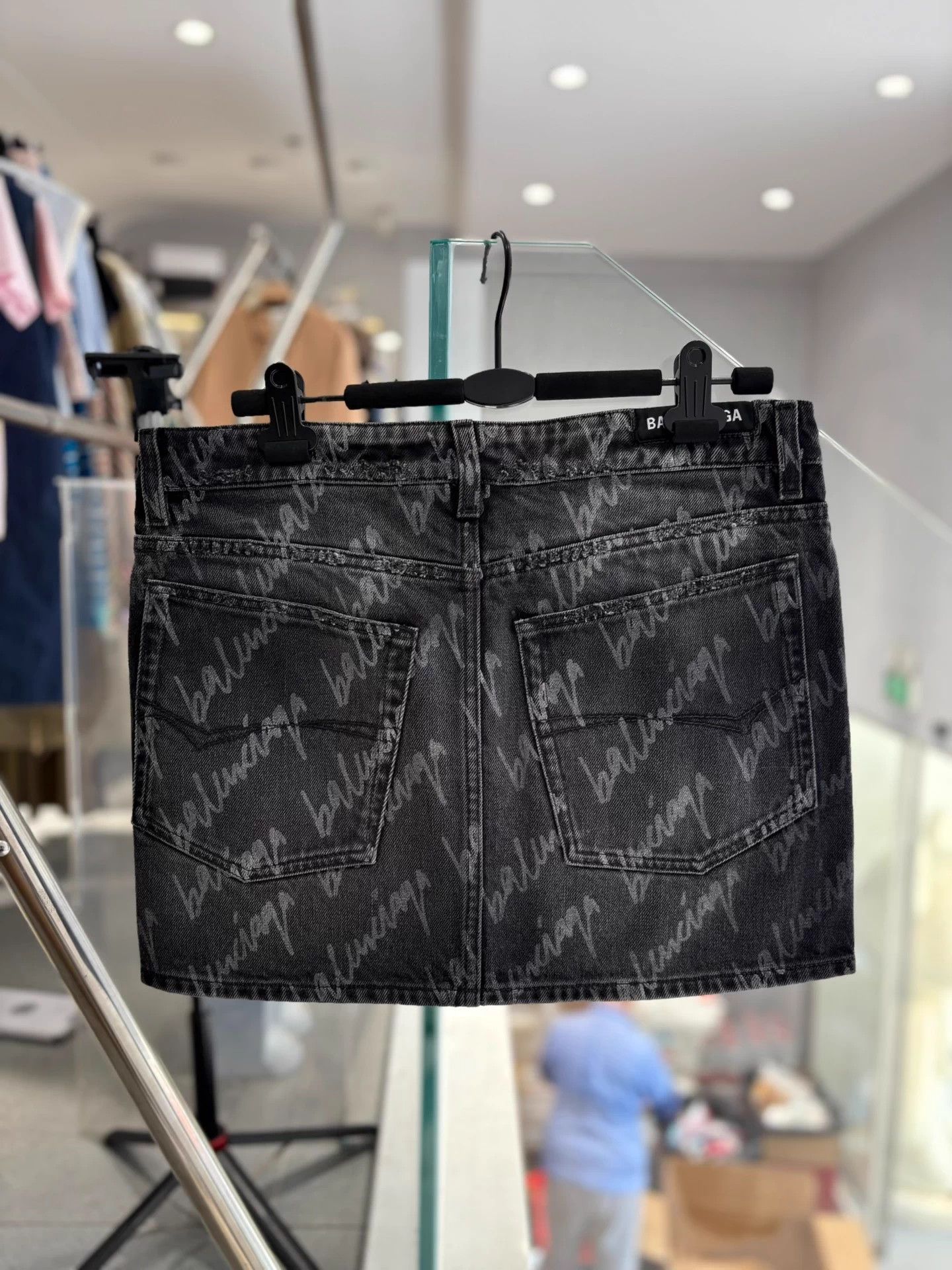 Balenciaga Balenciaga All Over Logo Black Low-Waist Mini Skirt Size 26" / US 2 / IT 38 - 4 Thumbnail