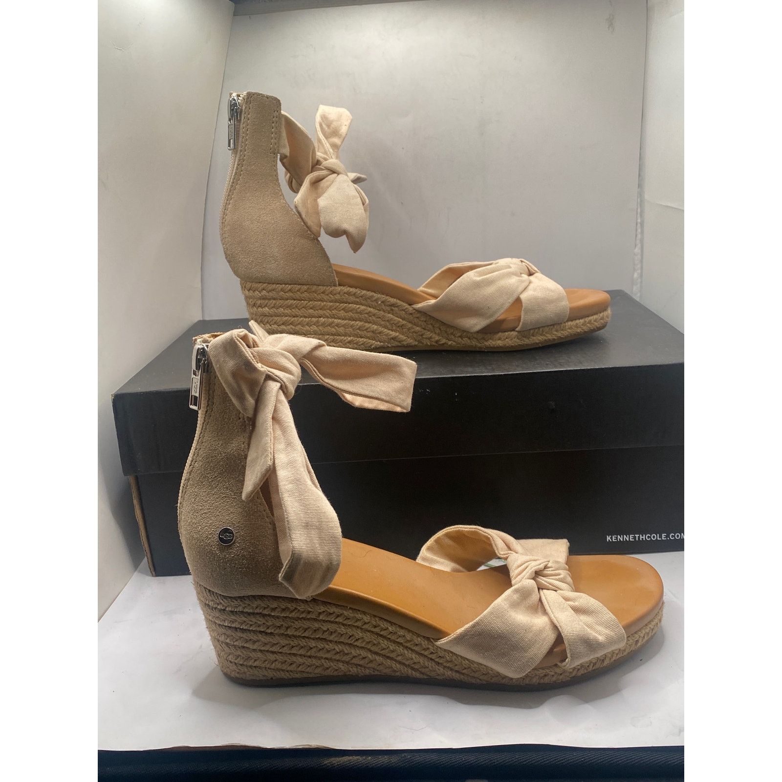 UGG Women's Yarrow Sandal Size 8