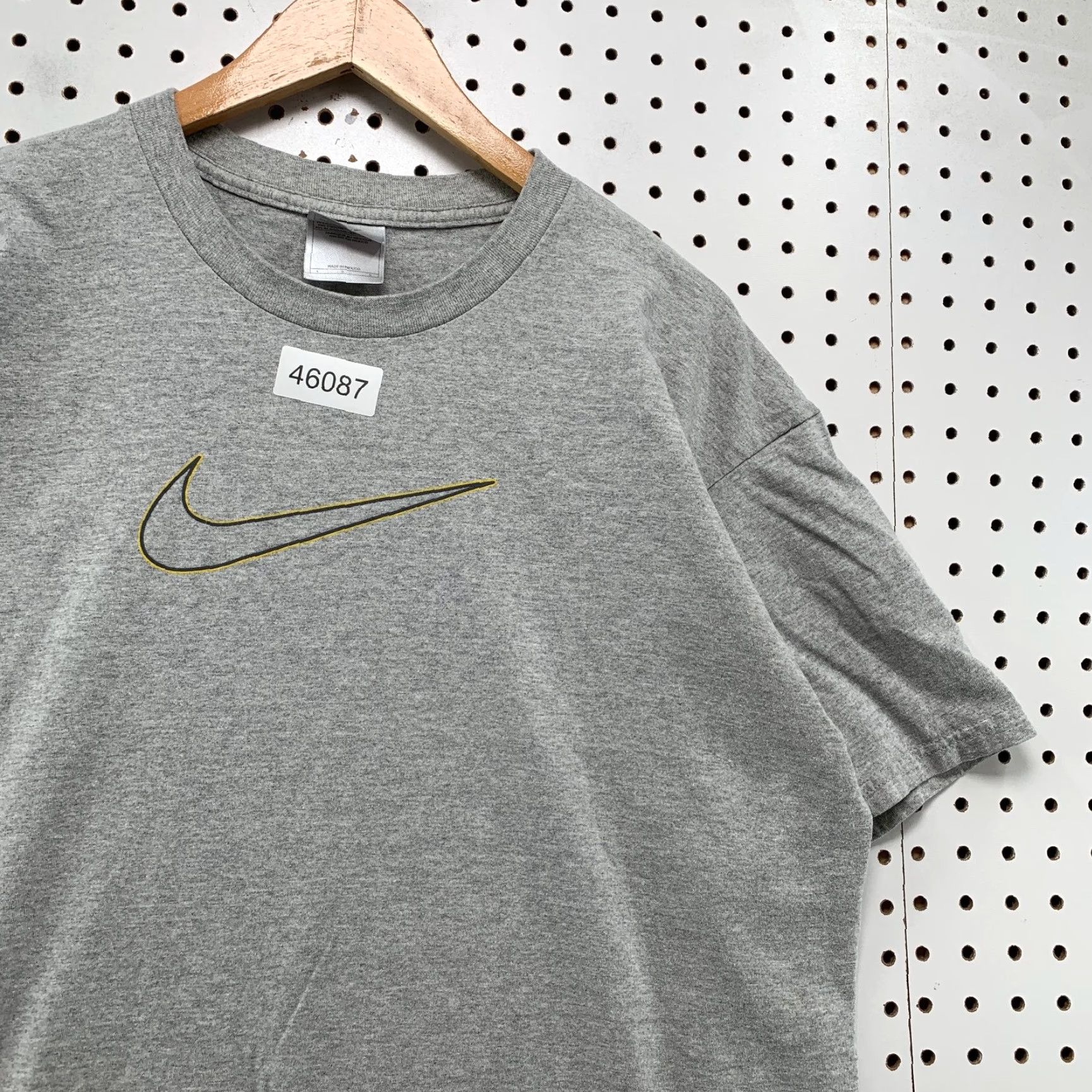 Nike VINTAGE Nike Essential Shirt Mens L Gray Center Swoosh Gray Tag Shirt Mens Large Gray Nike Essential Shirt Century Swoosh Size US L / EU 52-54 / 3 - 5 Thumbnail