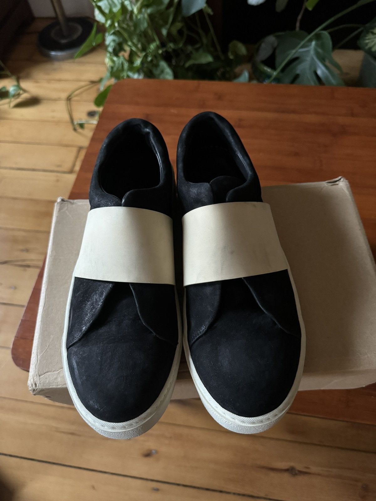 The Last Conspiracy The Last Conspiracy Slip Ons Size US 9 / EU 42 - 1 Thumbnail