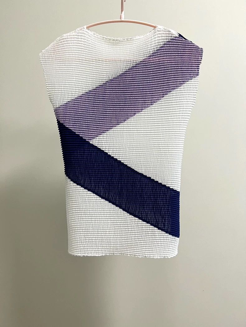 Issey Miyake Issey Miyake size:2 White pleated vest Size XS / US 0-2 / IT 36-38 - 1 Thumbnail