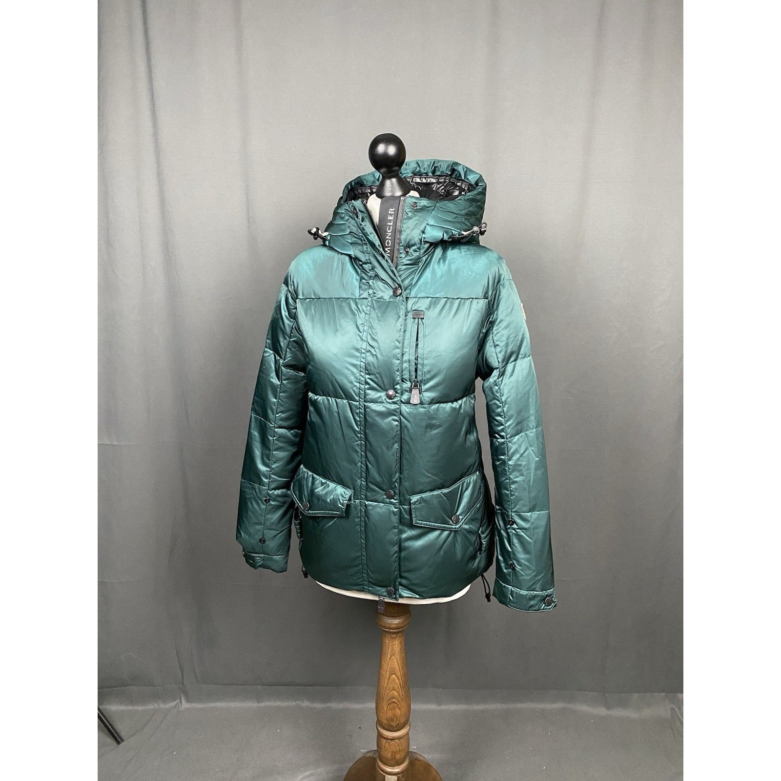 Moncler Moncler Grenoble Beleville Giubbotto Women's Green Down Puff Size S / US 4 / IT 40 - 2 Thumbnail