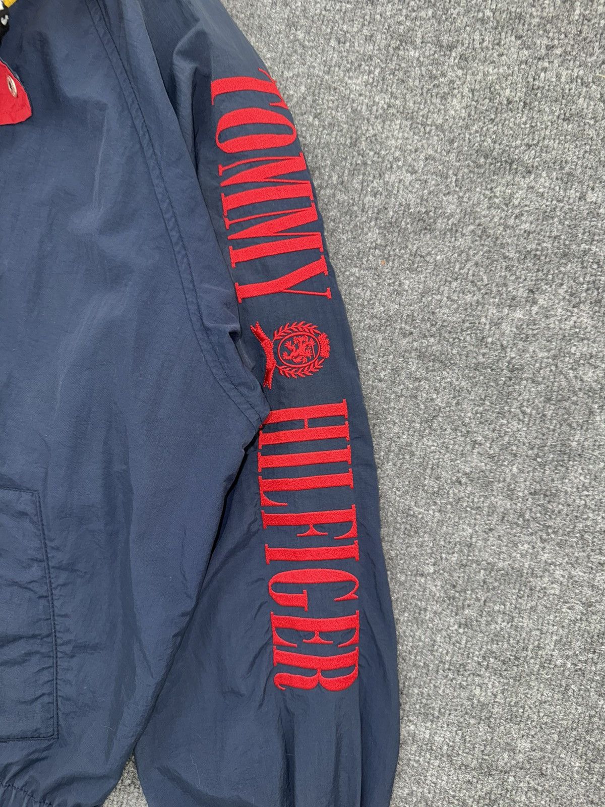 Tommy Hilfiger Vintage Tommy Hilfiger Windbreaker Jacket Spellout Sleeve Size US M / EU 48-50 / 2 - 4 Thumbnail