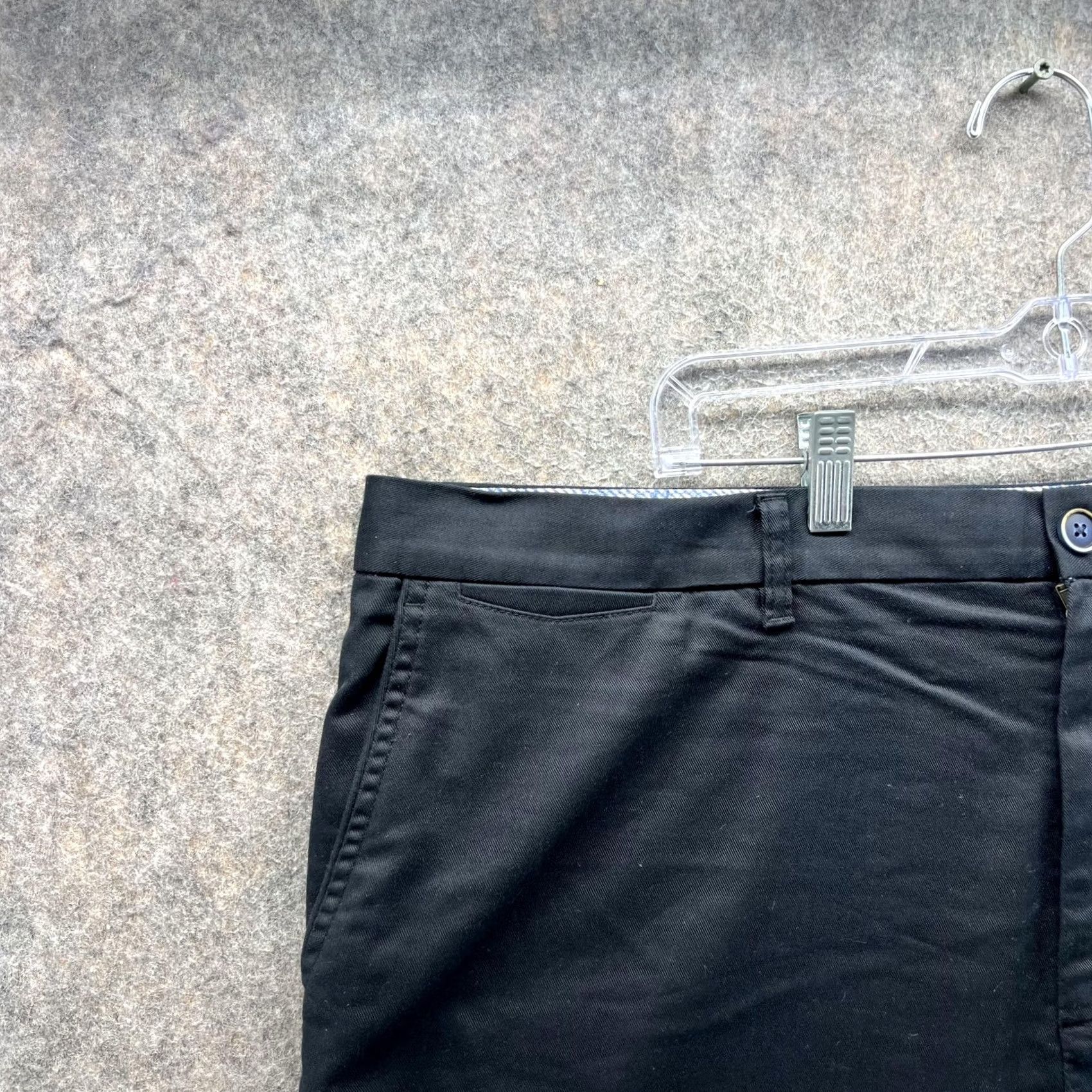 Tommy Bahama Tommy Bahama Shorts Mens 44 Black Stretch Chino Flat Front 10 Inseam Casual Size US 44 / EU 60 - 7 Thumbnail