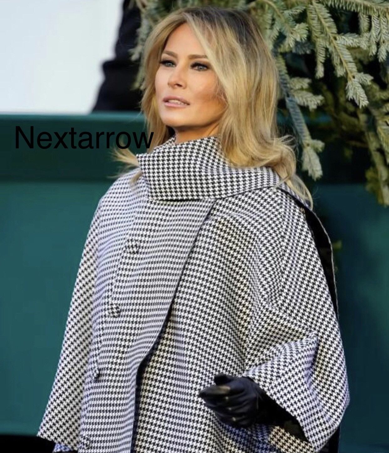 Balenciaga Balenciaga fashion show style houndstooth wool coat2412- Size XXS / US 00 / IT 34 - 2 Thumbnail