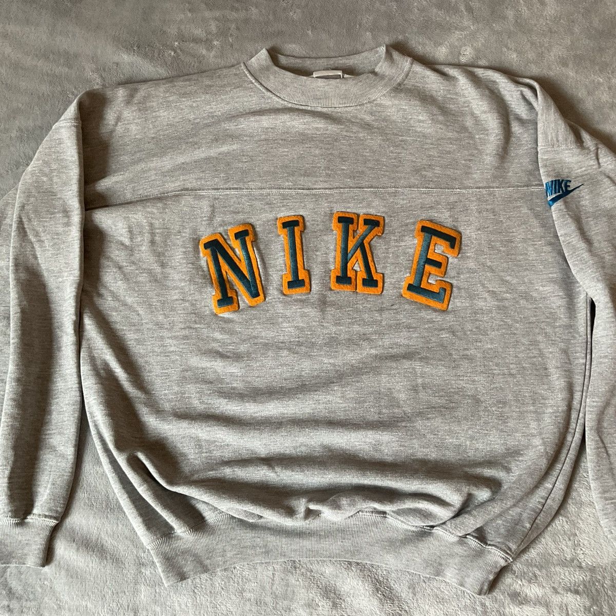 Nike × Vintage Grey vintage 90’s style Nike graphic logo sweatshirt size S Size US S / EU 44-46 / 1 - 6 Thumbnail