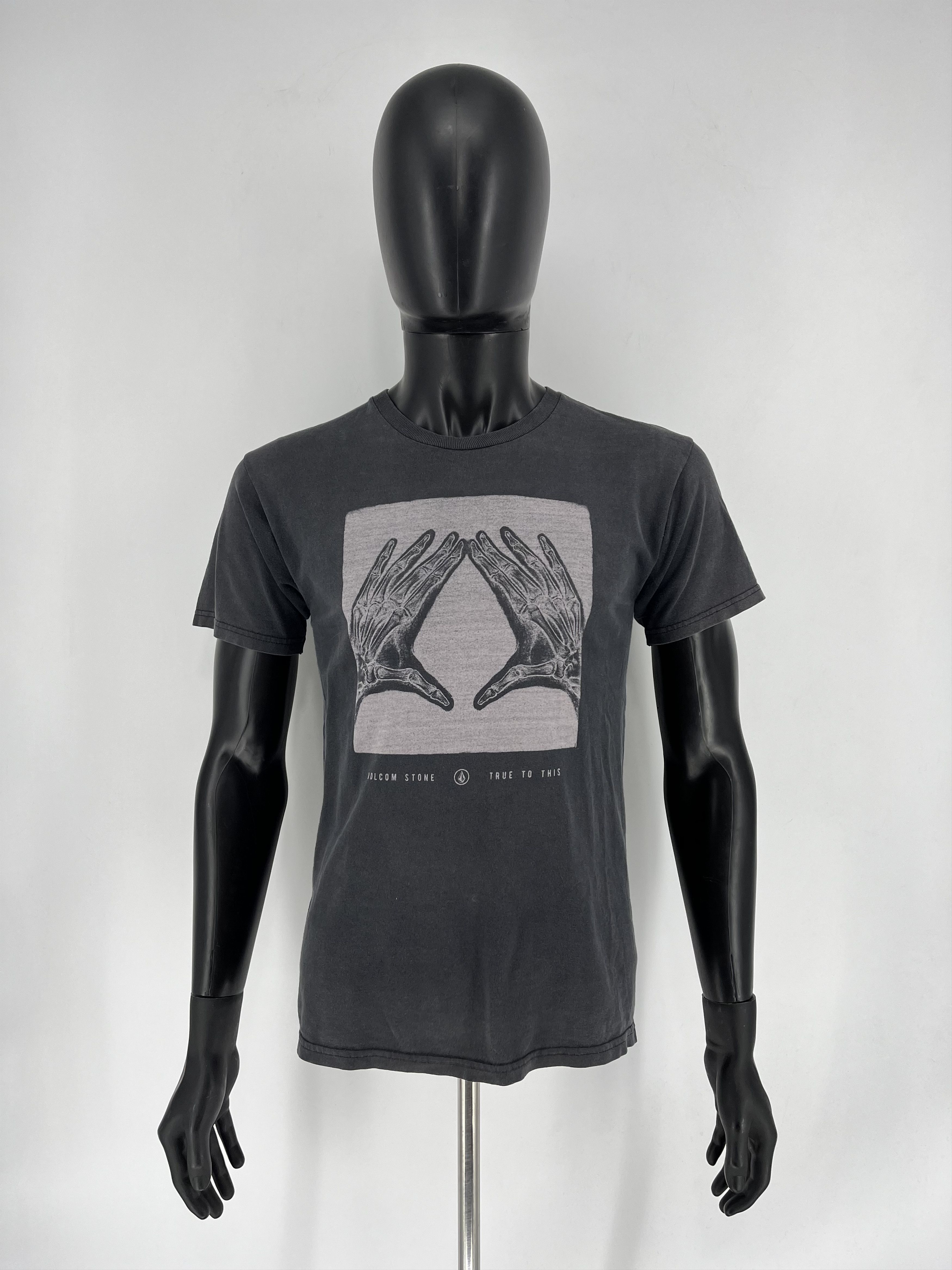 Vintage × Volcom Vintage Y2K Volcom Stone Skateboard Pin Logo Design Tshirt Size US S / EU 44-46 / 1 - 3 Thumbnail