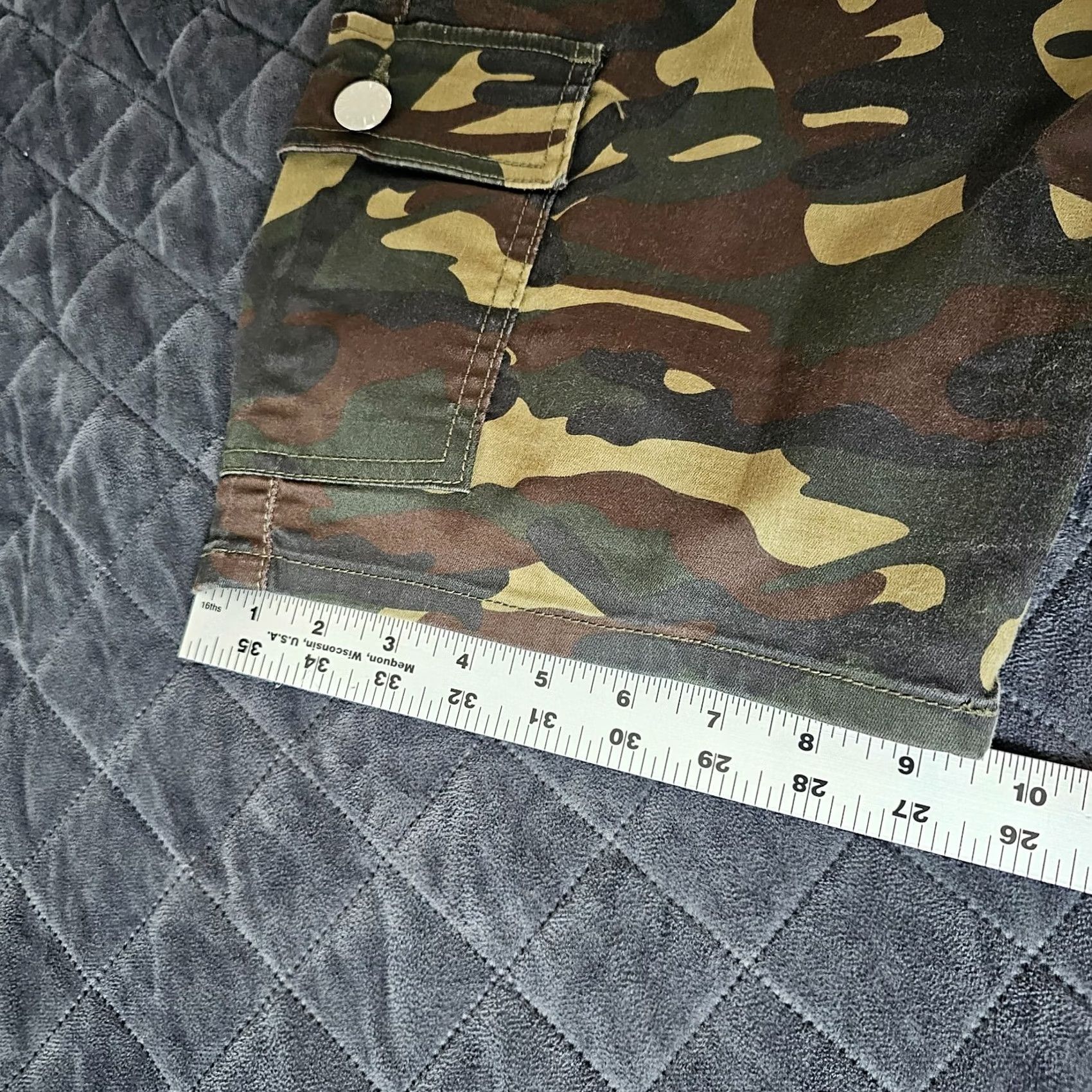 Vintage V.I.P Women's Cargo Shorts Camouflage Size 19/20 Elastic Waist Drawstring Pockets Cargo Green Cotton Blend Regular 34 in Waist Women Size 40" / US 18 - 7 Thumbnail