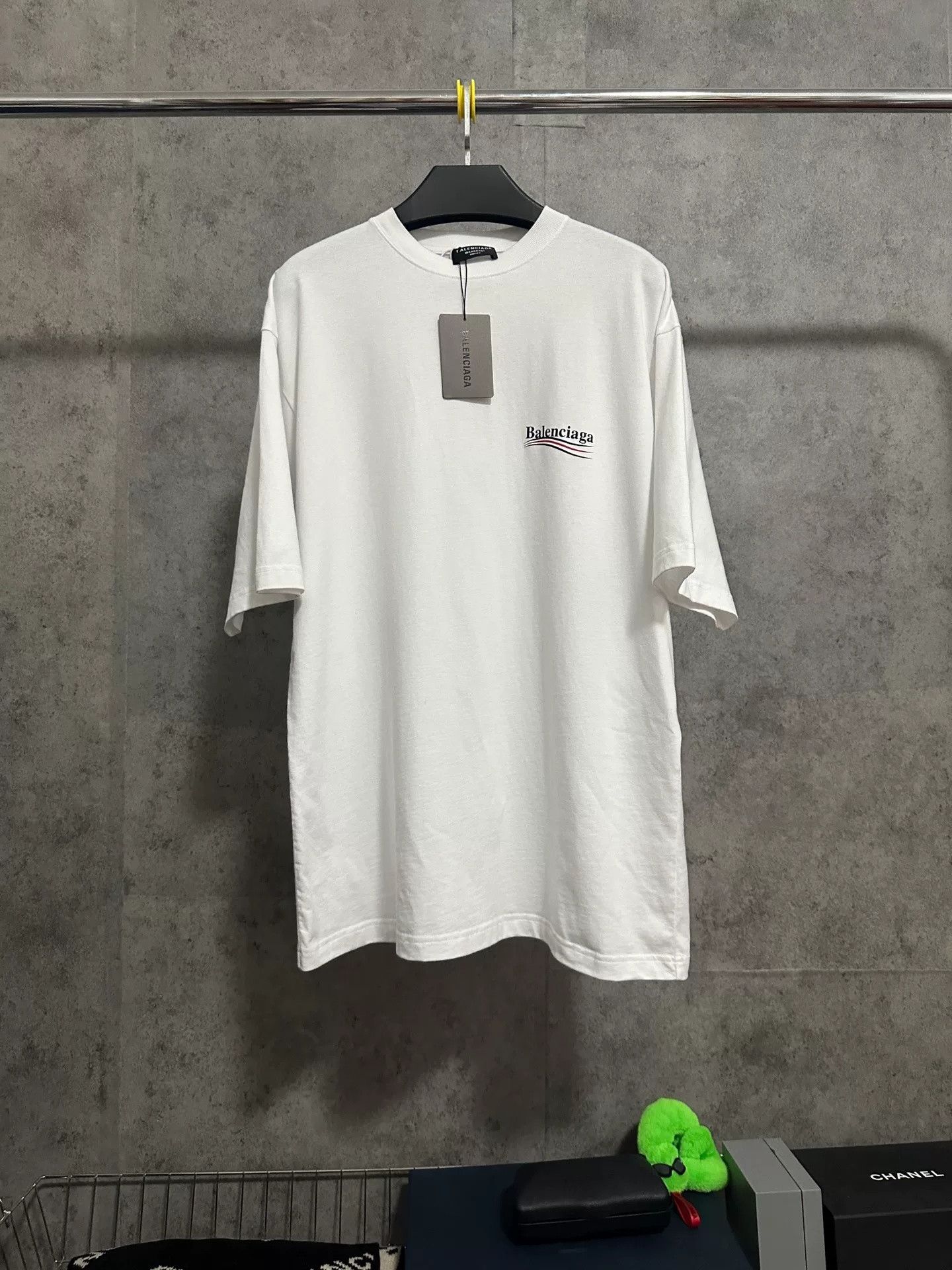 Balenciaga Balenciaga Short-Sleeve Coke Wave Logo T-Shirt Size US S / EU 44-46 / 1 - 1 Thumbnail