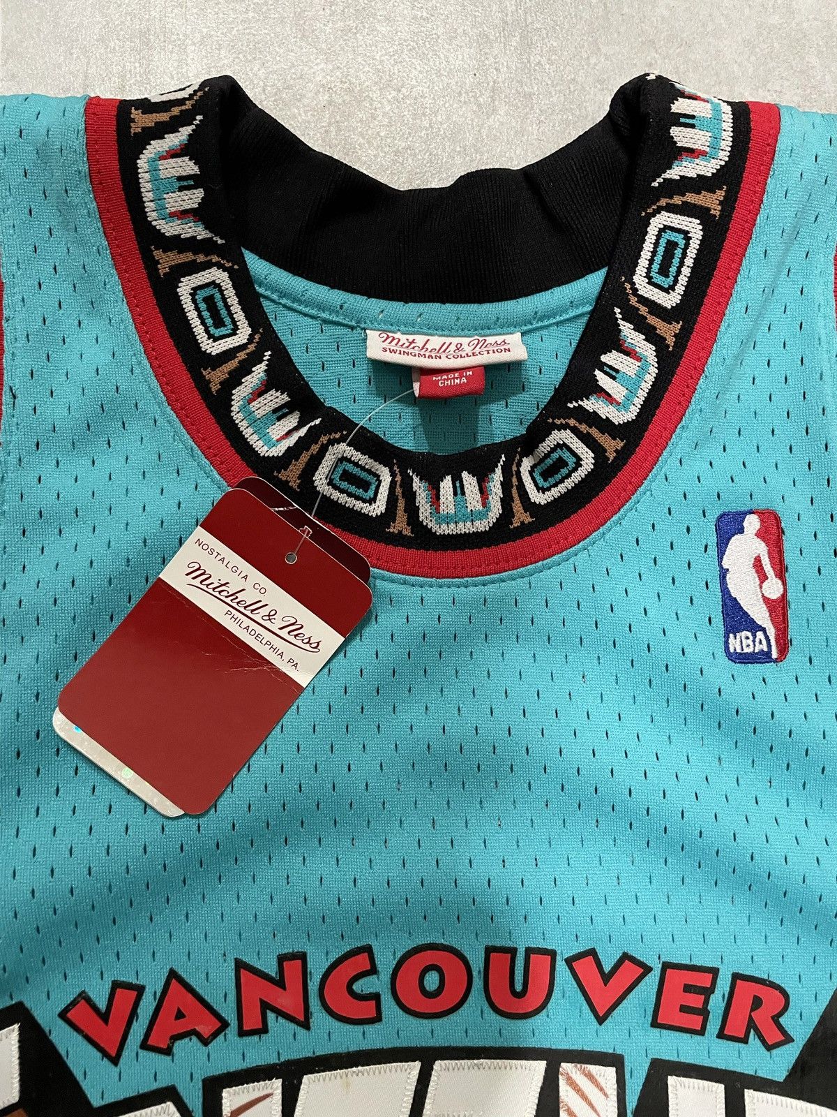 Mitchell & Ness Mitchell & Ness Vancouver Grizzlies Mike Bibby jersey Size US M / EU 48-50 / 2 - 4 Thumbnail