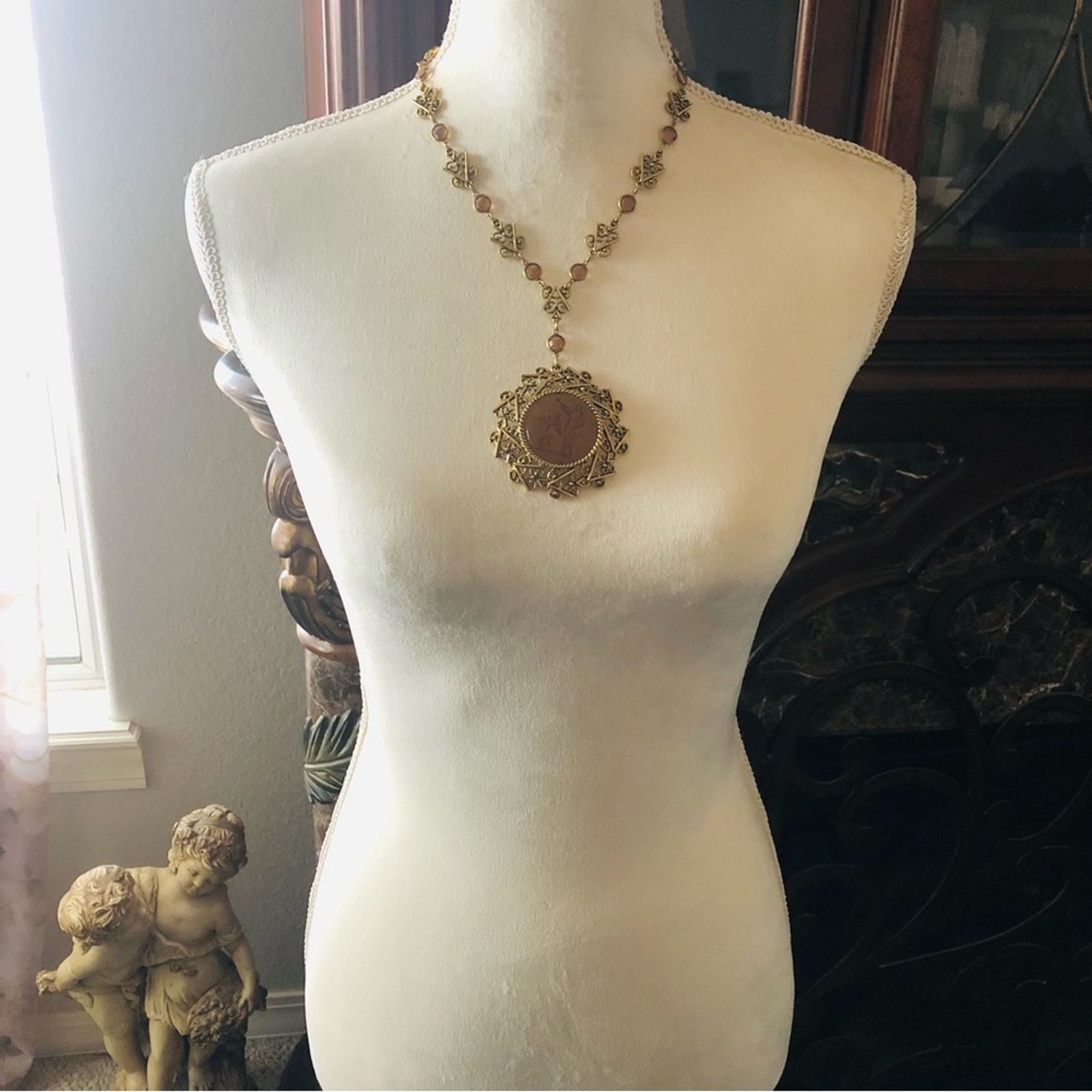 Vintage Vintage Goldette large glass intaglio Cupid cameo necklace Size ONE SIZE - 7 Thumbnail