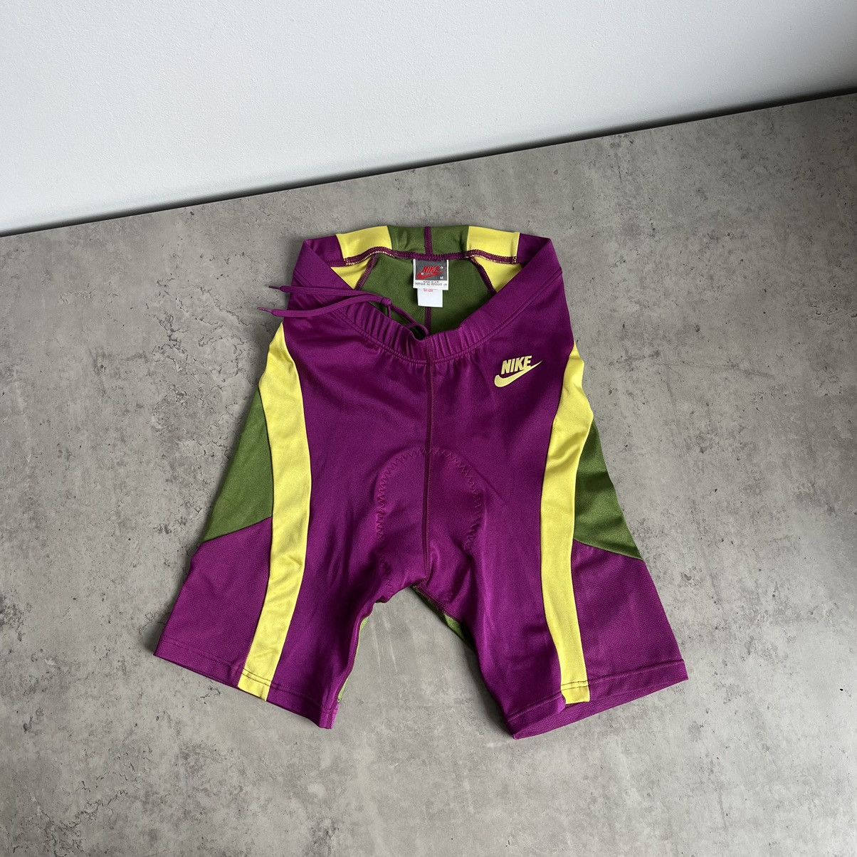 Nike Vintage Nike Bicycle Shorts M Size US 32 / EU 48 - 1 Thumbnail
