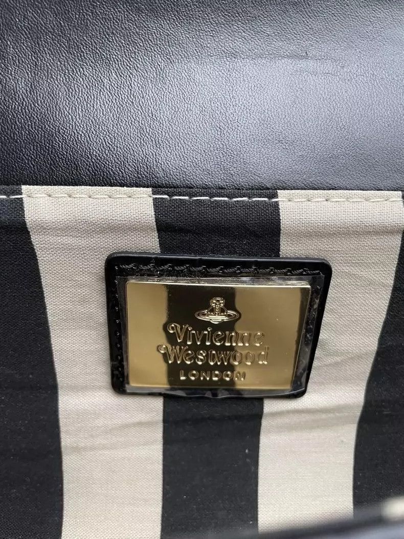 Vivienne Westwood size os Saturn drops glue under the armpi