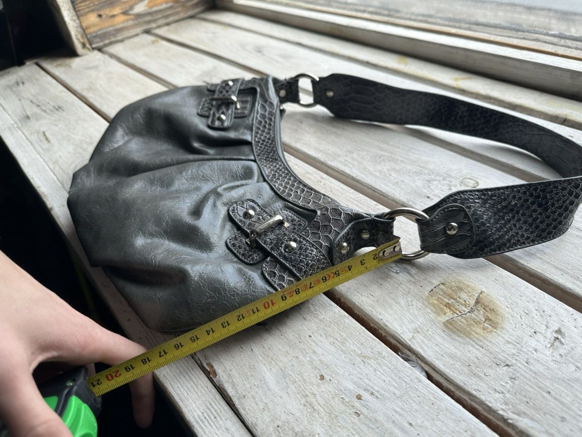 Japanese Brand 🚨Y2K AVANT-GARDE 🚨mesh silver Japan style hand bag Y2K 90s Size ONE SIZE - 13 Thumbnail