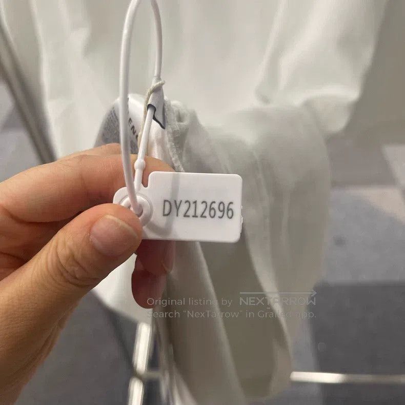 Balenciaga Balenciaga Solid Color Crystal Logo Short Sleeve Size US XS / EU 42 / 0 - 4 Thumbnail
