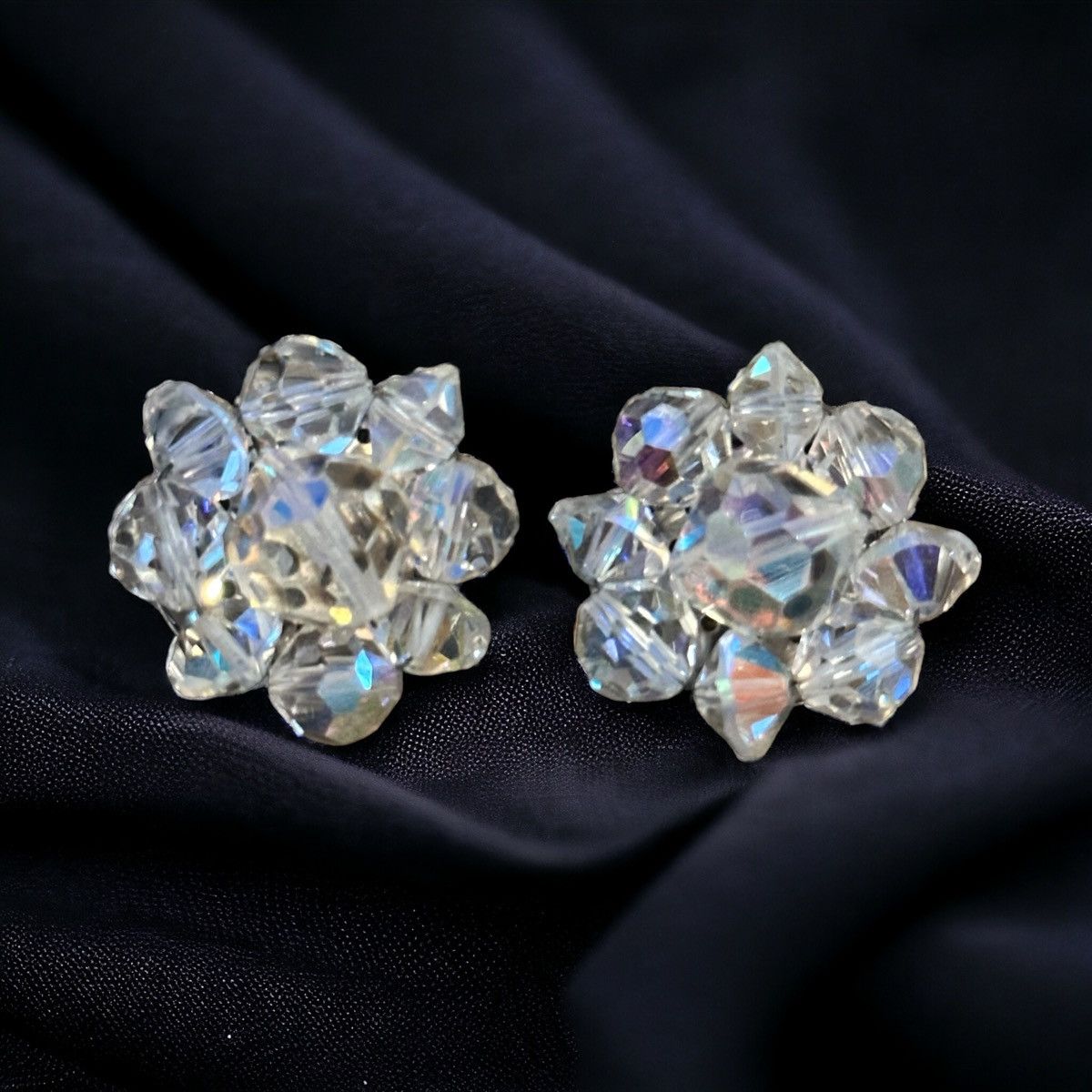 Vintage Vintage Aurora Borealis crystal cluster bead clip on earring Size ONE SIZE - 1 Thumbnail